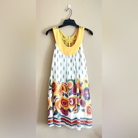 Body Central Dresses & Skirts - Floral Print Crochet Back Mini Dress
